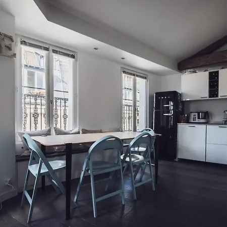 Splendid With Balcony & Montmartre View Apartament *